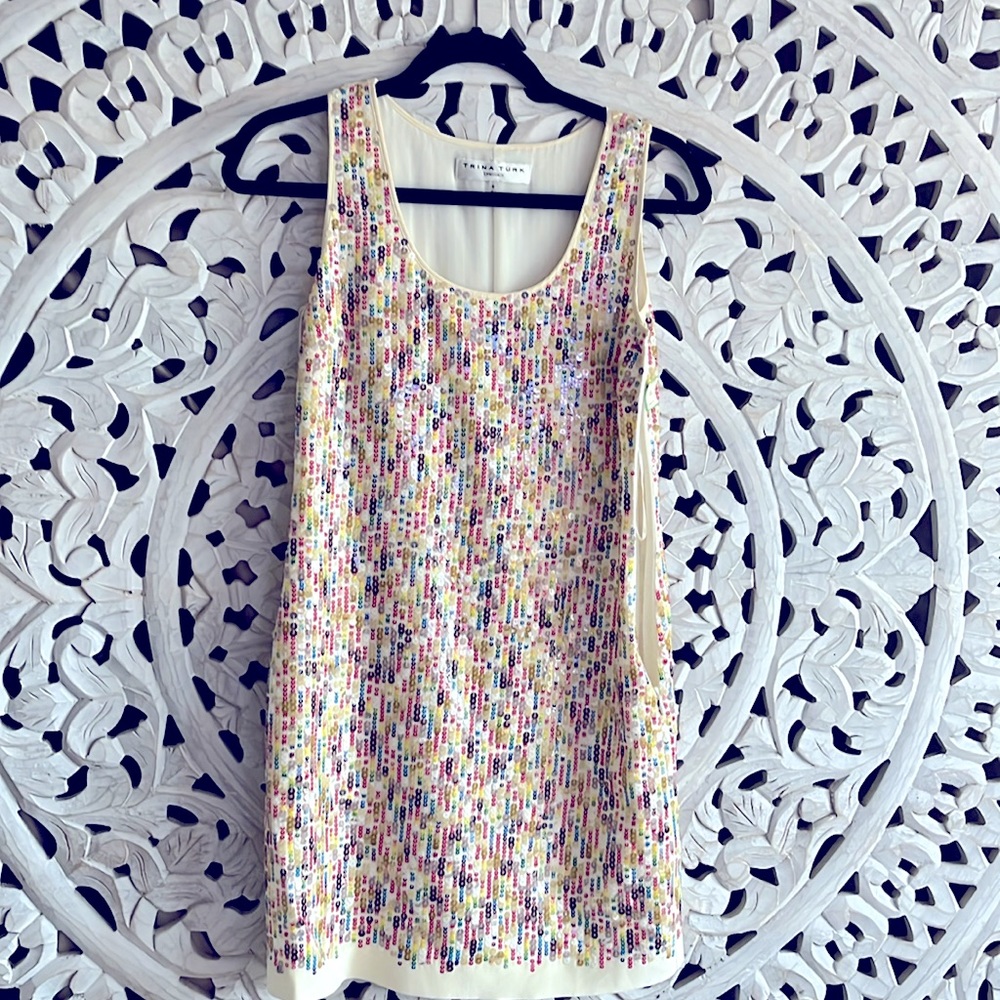 Trina Turk Spring mini sequin party dress.  Fun! Subtle and Spring ready dress❤️